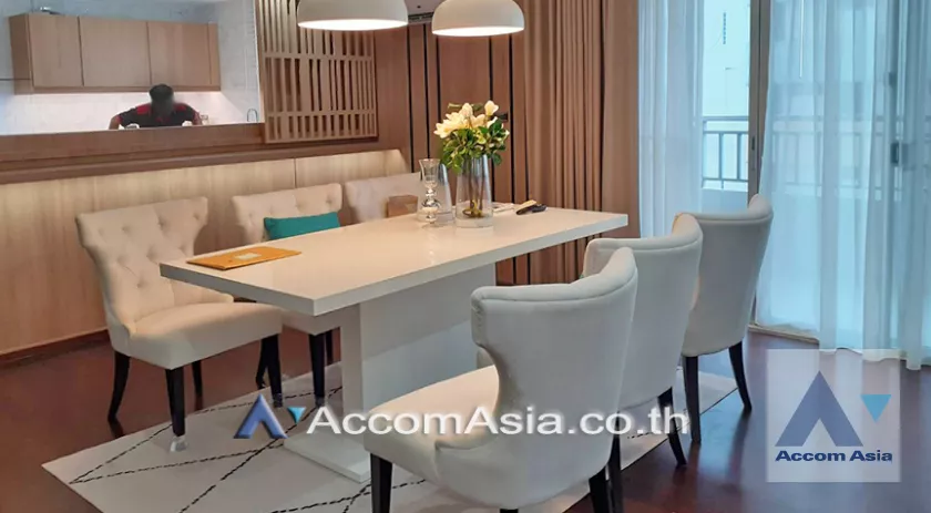  3 Bedrooms  Condominium For Rent in Sathorn, Bangkok  near BTS Sala Daeng - MRT Lumphini (13000553)