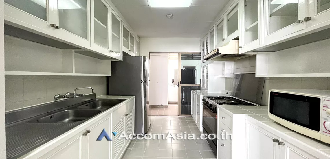 Pet friendly |  3 Bedrooms  Apartment For Rent in Sukhumvit, Bangkok  near BTS Phrom Phong (13000581)