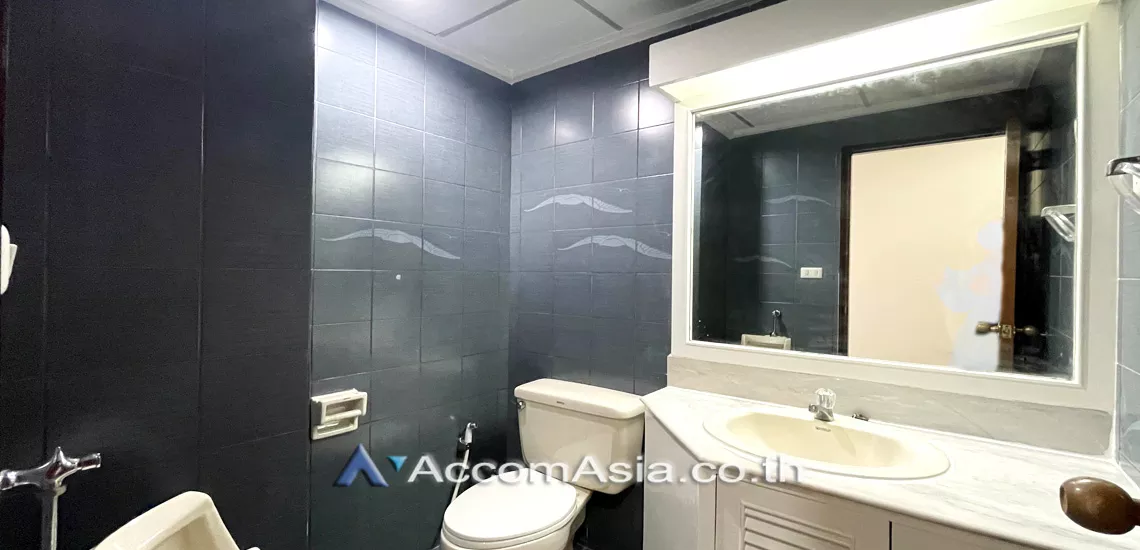 unitPet friendly |  3 Bedrooms  Apartment For Rent in Sukhumvit, Bangkok  near BTS Phrom Phong (13000581)