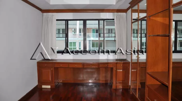  2 Bedrooms  Apartment For Rent in Sukhumvit, Bangkok  near BTS Nana - MRT Sukhumvit (13000583)