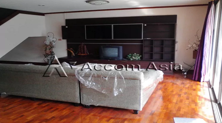 unit 3 Bedrooms  Townhouse For Sale in Charoen Nakhon, Bangkok  near BTS Krung Thon Buri (13000591)