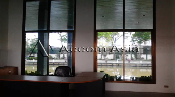 unit 3 Bedrooms  Townhouse For Sale in Charoen Nakhon, Bangkok  near BTS Krung Thon Buri (13000591)