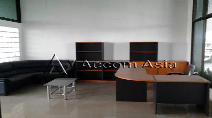 unit 3 Bedrooms  Townhouse For Sale in Charoen Nakhon, Bangkok  near BTS Krung Thon Buri (13000591)