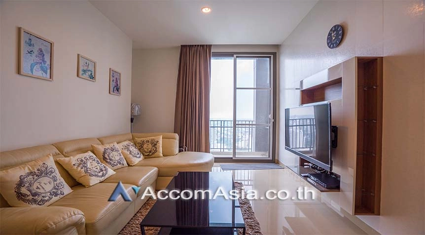 unitModern white-tone condo with city balcony in Sukhumvit at Quattro Thonglor (13000592)