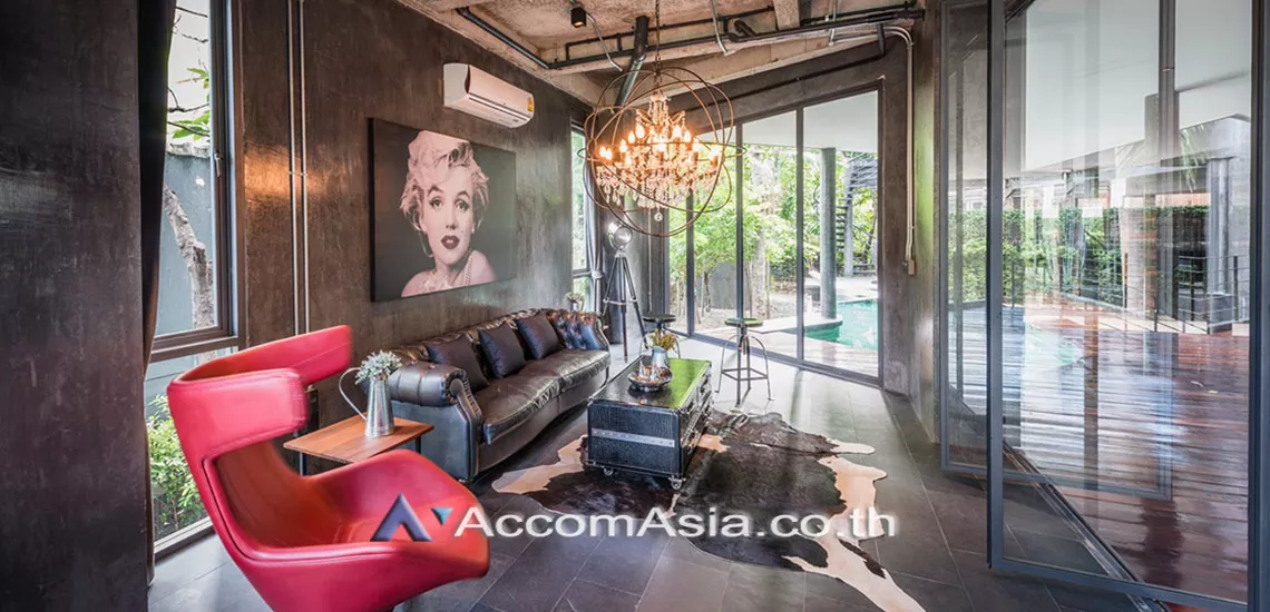 Home Office, Private Swimming Pool |  5 Bedrooms  House For Rent in Sukhumvit, Bangkok  near BTS Phrom Phong (13000600)
