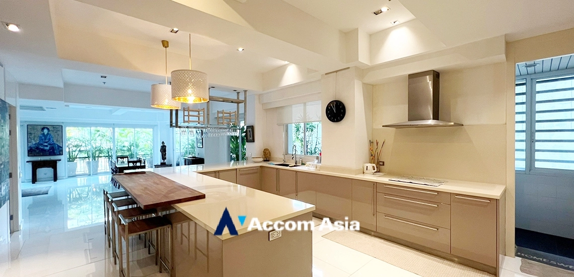 11  3 br Condominium For Sale in Sathorn ,Bangkok BTS Chong Nonsi - BRT Sathorn at Narathorn Place 13000612