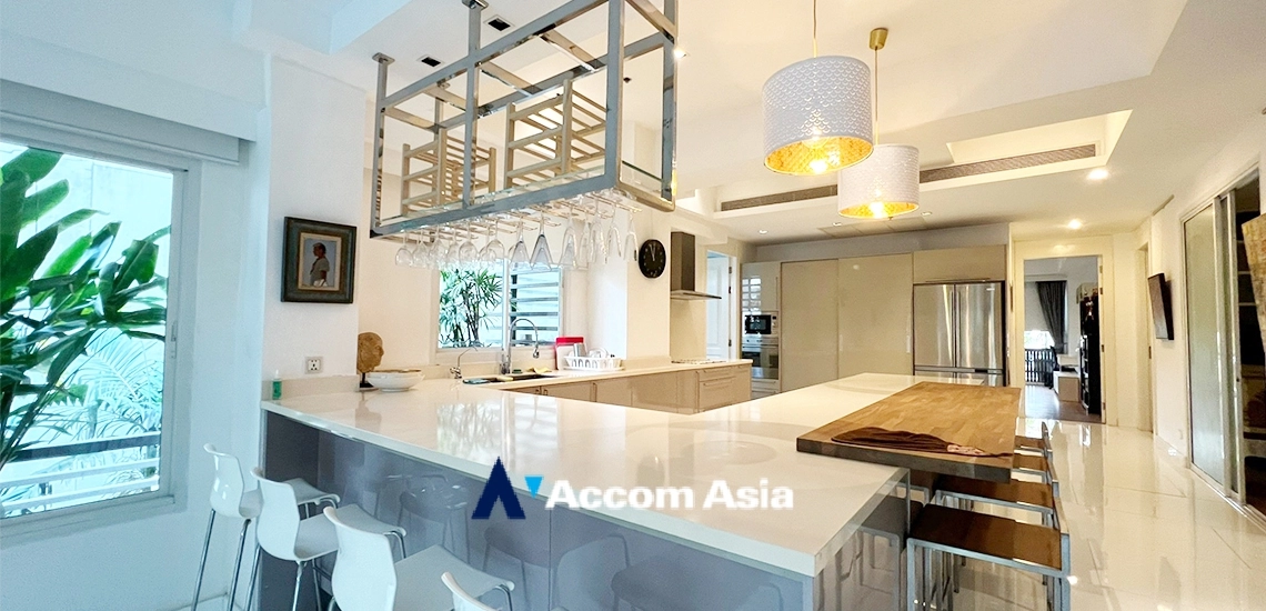12  3 br Condominium For Sale in Sathorn ,Bangkok BTS Chong Nonsi - BRT Sathorn at Narathorn Place 13000612