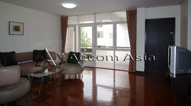  2 Bedrooms  Apartment For Rent in Sukhumvit, Bangkok  near BTS Ekkamai (13000618)