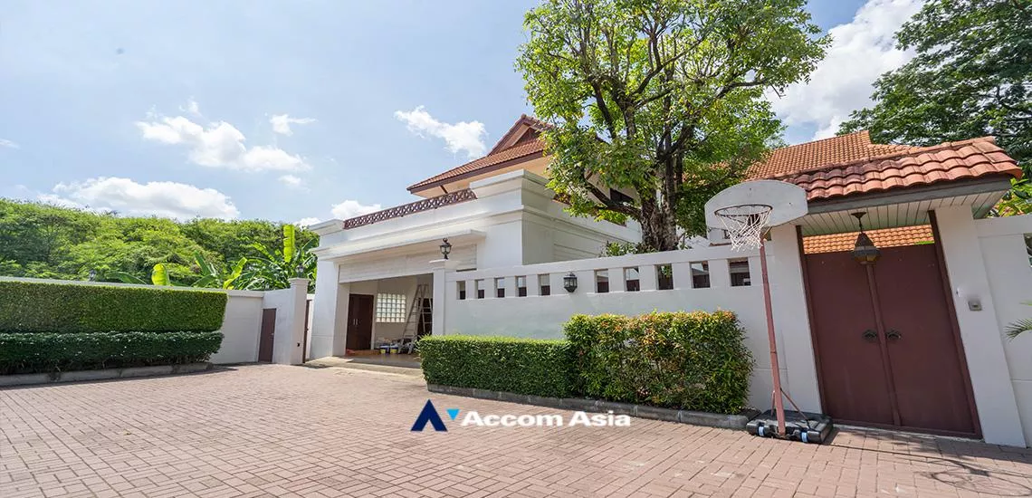 unitGarden, Private Swimming Pool, Pet friendly |  4 Bedrooms  House For Rent in New Phetchaburi, Bangkok  near MRT Phetchaburi (13000626)