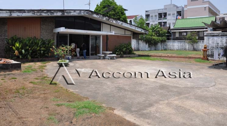 unit Land For Sale in Sukhumvit, Bangkok  near BTS Ekkamai (13000680)