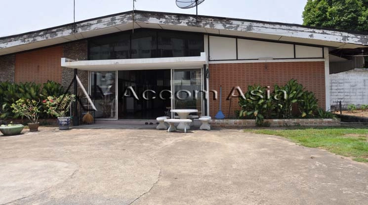 unit Land For Sale in Sukhumvit, Bangkok  near BTS Ekkamai (13000680)