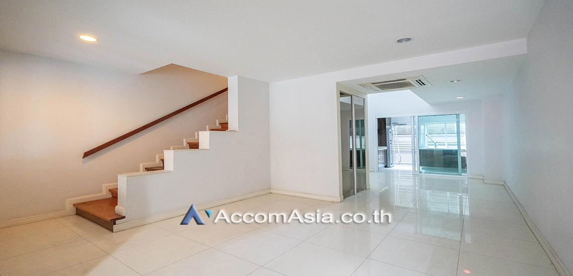 Home Office, Pet friendly |  In Home Luxury Residence Townhouse  3 Bedroom for Rent MRT Queen Sirikit National Convention Center in Sukhumvit Bangkok