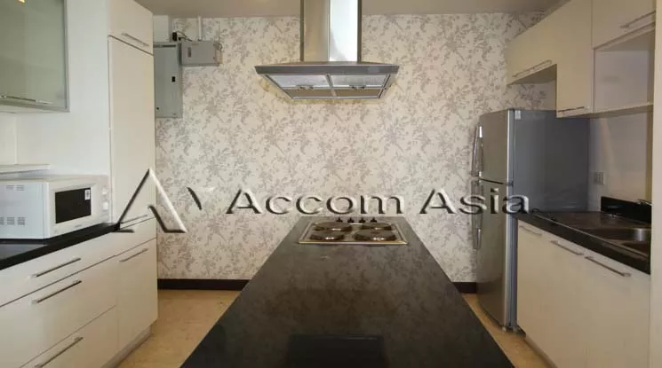 unit 3 Bedrooms  Condominium For Rent in Sukhumvit, Bangkok  near BTS Ekkamai (13000711)