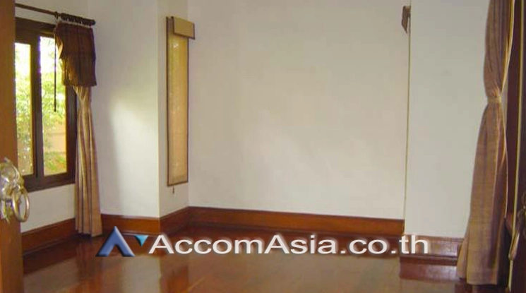 Private Swimming Pool |  4 Bedrooms  House For Rent in Sukhumvit, Bangkok  near BTS Thong Lo (10001101)