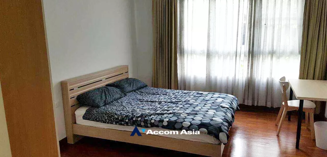 unitCorner Unit |  3 Bedrooms  Condominium For Rent in Sukhumvit, Bangkok  near BTS Nana (13000755)