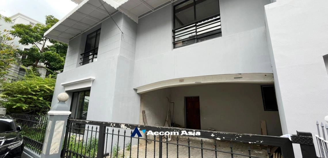  1  6 br Townhouse For Sale in Sukhumvit ,Bangkok BTS Ekkamai 40111
