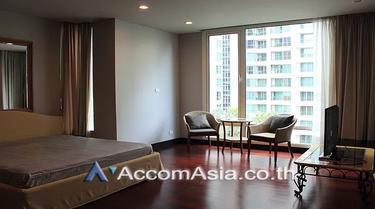 unit 3 Bedrooms  Condominium For Rent in Ploenchit, Bangkok  near BTS Chitlom (13000764)