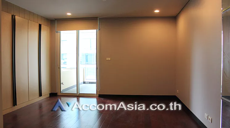 unit 3 Bedrooms  Condominium For Rent in Ploenchit, Bangkok  near BTS Chitlom (13000764)