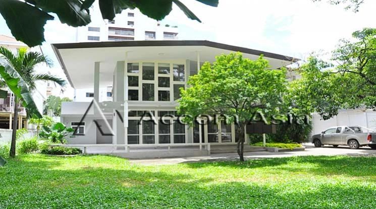 unitHome Office |  4 Bedrooms  House For Rent in Sukhumvit, Bangkok  near BTS Ekkamai (90352)