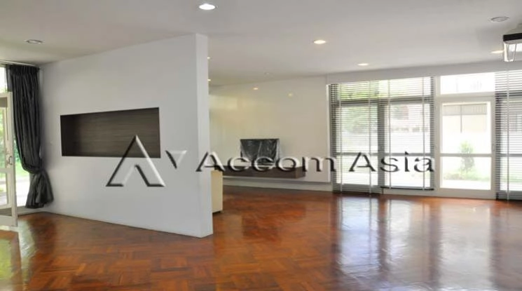 unitHome Office |  4 Bedrooms  House For Rent in Sukhumvit, Bangkok  near BTS Ekkamai (90352)