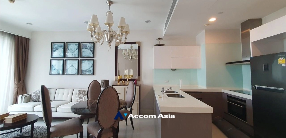  2 Bedrooms  Condominium For Rent in Ploenchit, Bangkok  near BTS Chitlom (13000784)