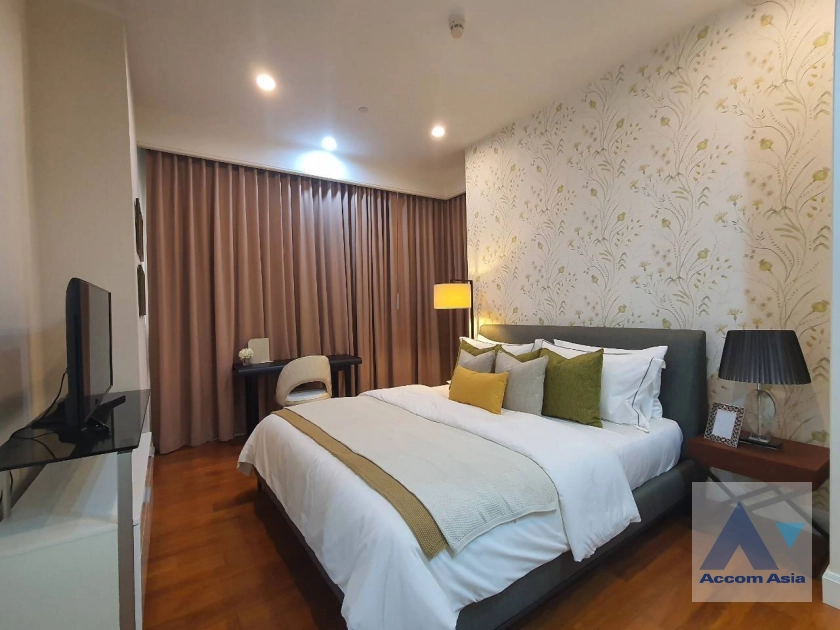 unit 2 Bedrooms  Condominium For Rent & Sale in Ploenchit, Bangkok  near BTS Chitlom (13000789)