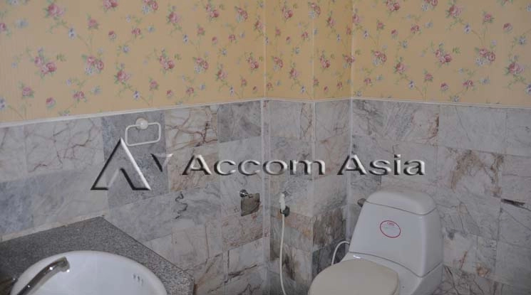 15  5 br Townhouse For Rent in Sukhumvit ,Bangkok BTS Ekkamai 13000795