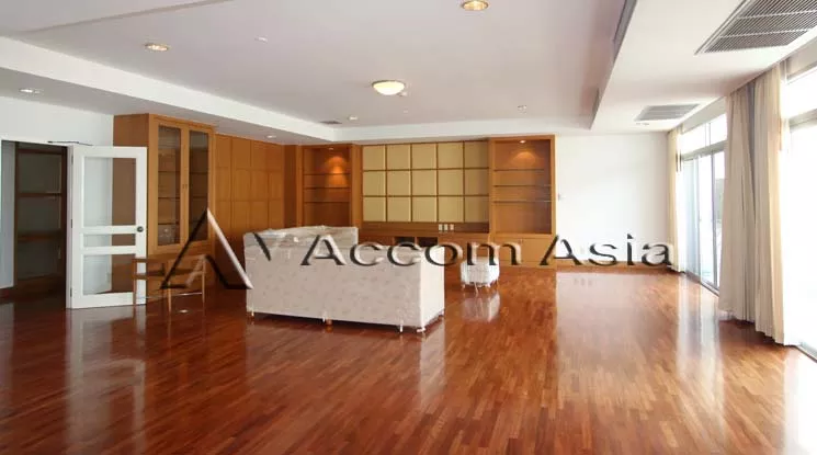 3 Bedrooms  Apartment For Rent in Sukhumvit, Bangkok  near BTS Phrom Phong (13000815)
