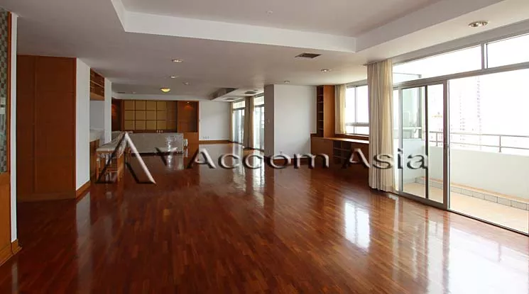  3 Bedrooms  Apartment For Rent in Sukhumvit, Bangkok  near BTS Phrom Phong (13000815)