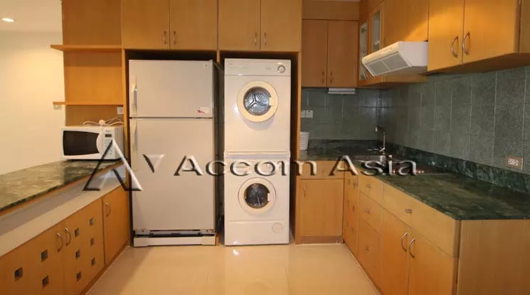 unit 2 Bedrooms  Condominium For Rent in Ploenchit, Bangkok  near BTS Ratchadamri (13000827)