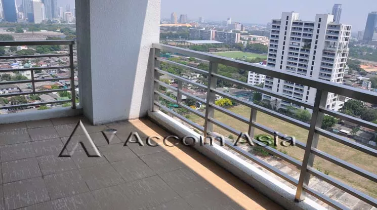 unit 3 Bedrooms  Apartment For Rent in Ploenchit, Bangkok  near BTS Ploenchit (13000861)