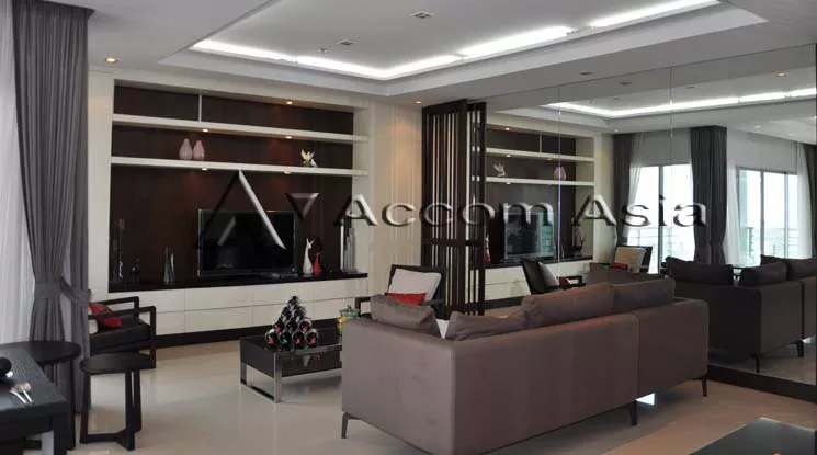 unit 3 Bedrooms  Apartment For Rent in Ploenchit, Bangkok  near BTS Ploenchit (13000861)