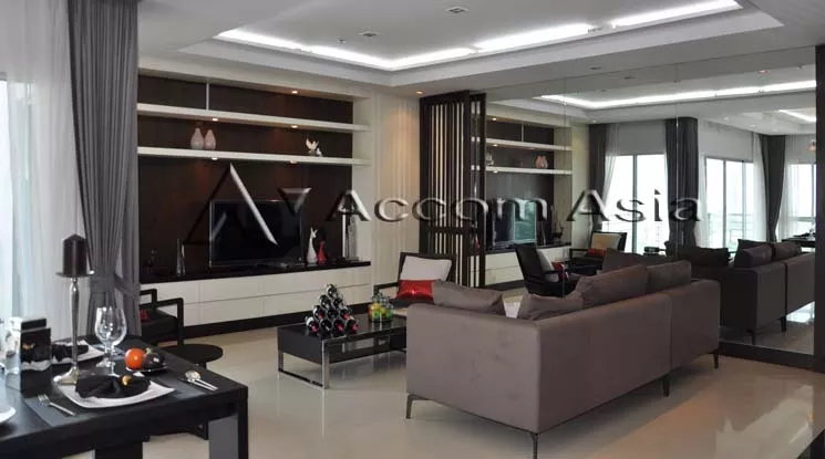  3 Bedrooms  Apartment For Rent in Ploenchit, Bangkok  near BTS Ploenchit (13000861)
