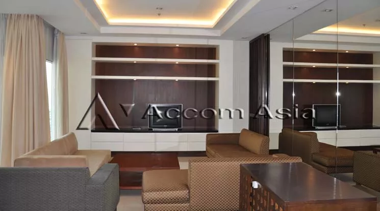 unit 3 Bedrooms  Apartment For Rent in Ploenchit, Bangkok  near BTS Ploenchit (13000862)