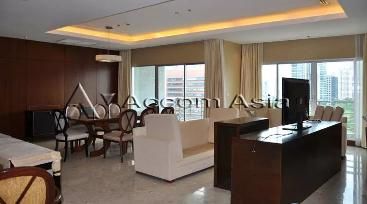  3 Bedrooms  Apartment For Rent in Ploenchit, Bangkok  near BTS Ploenchit (13000863)