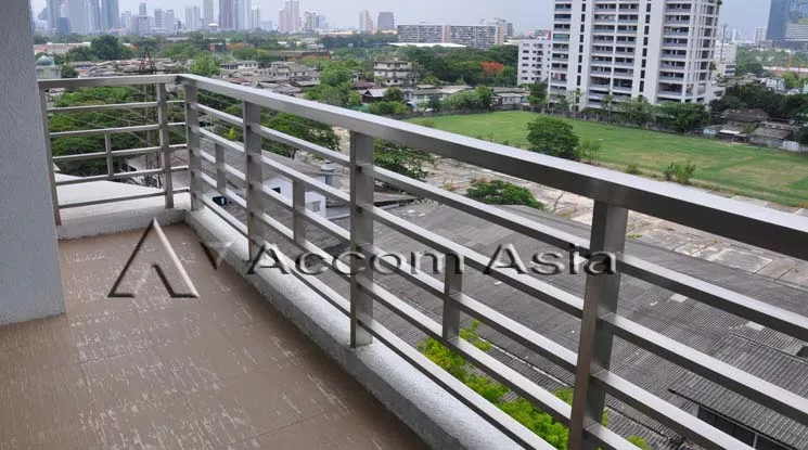 unit 3 Bedrooms  Apartment For Rent in Ploenchit, Bangkok  near BTS Ploenchit (13000864)