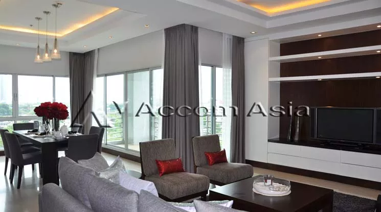  3 Bedrooms  Apartment For Rent in Ploenchit, Bangkok  near BTS Ploenchit (13000864)