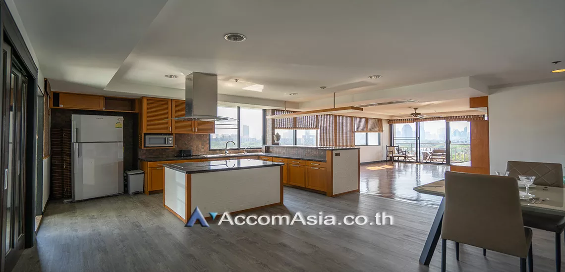 Big Balcony |  Lake Green Condominium  2 Bedroom for Rent BTS Nana in Sukhumvit Bangkok
