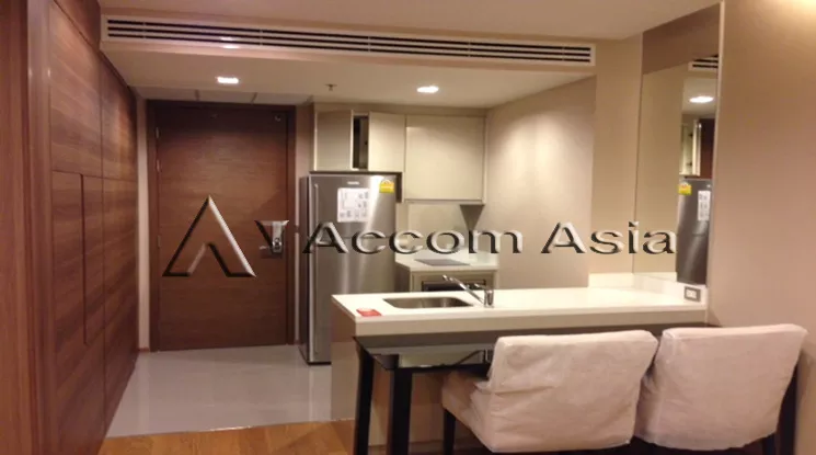  1 Bedroom  Condominium For Rent in Silom, Bangkok  near BTS Chong Nonsi (13000869)