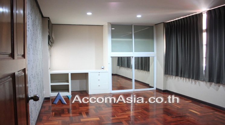 unitHome Office |  4 Bedrooms  House For Rent & Sale in Sukhumvit, Bangkok  near BTS Thong Lo (13000877)