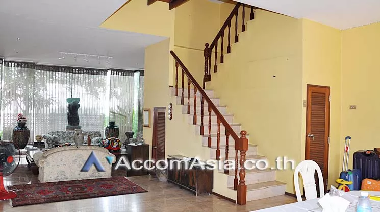  4 Bedrooms  Townhouse For Sale in Phaholyothin, Bangkok  near BTS Ari (13000895)