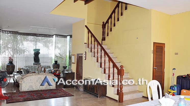  2  4 br Townhouse For Sale in Phaholyothin ,Bangkok BTS Ari 13000895
