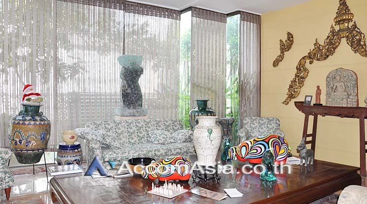  1  4 br Townhouse For Sale in Phaholyothin ,Bangkok BTS Ari 13000895