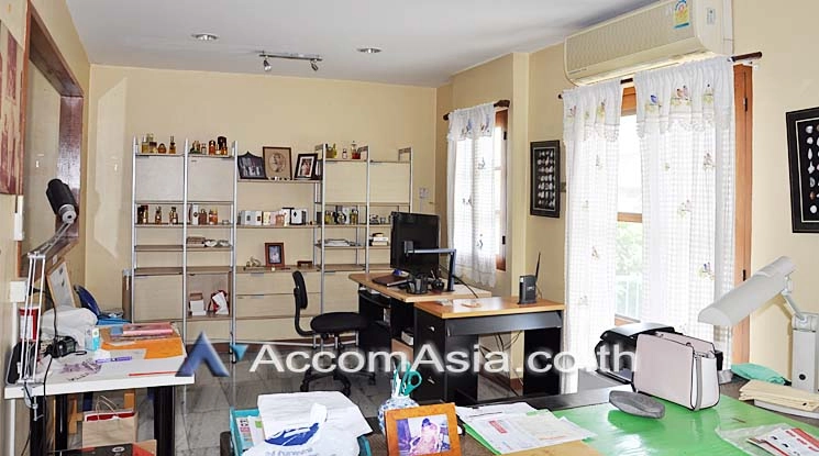 11  4 br Townhouse For Sale in Phaholyothin ,Bangkok BTS Ari 13000895