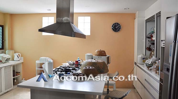4  4 br Townhouse For Sale in Phaholyothin ,Bangkok BTS Ari 13000895