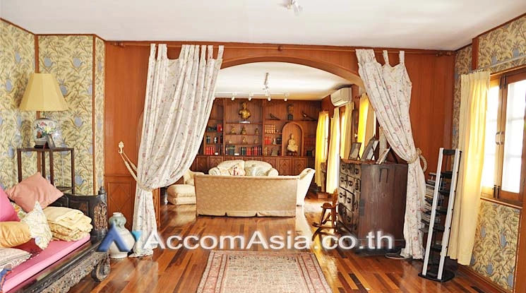 8  4 br Townhouse For Sale in Phaholyothin ,Bangkok BTS Ari 13000895