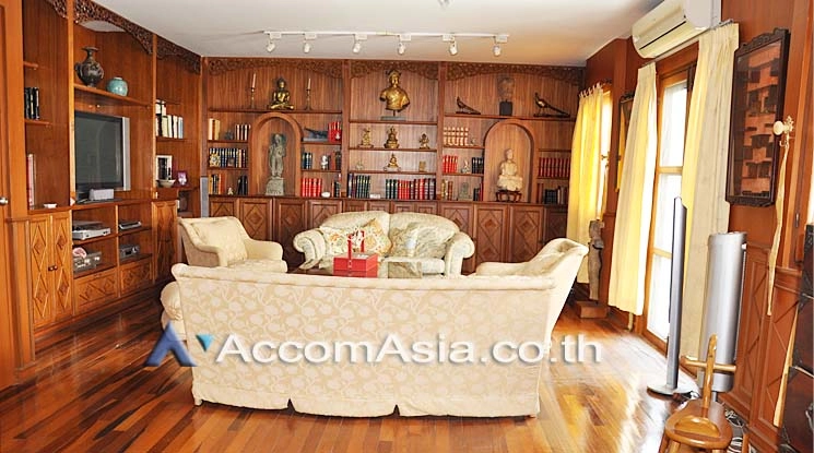 9  4 br Townhouse For Sale in Phaholyothin ,Bangkok BTS Ari 13000895