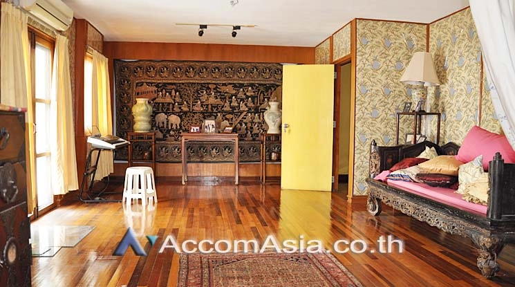 10  4 br Townhouse For Sale in Phaholyothin ,Bangkok BTS Ari 13000895