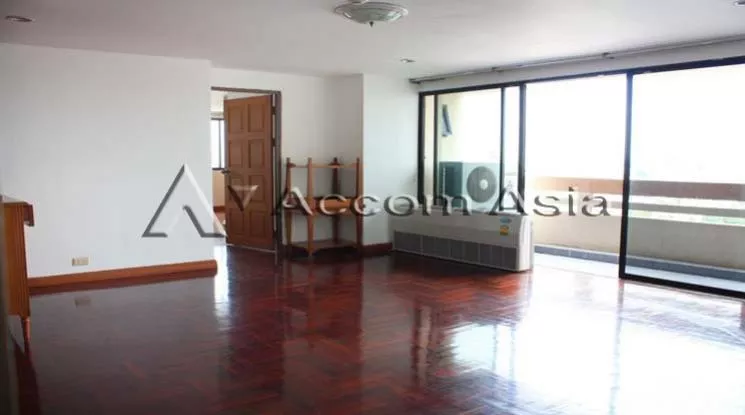 unit 3 Bedrooms  Apartment For Rent in Sukhumvit, Bangkok  near BTS Phrom Phong (10211)