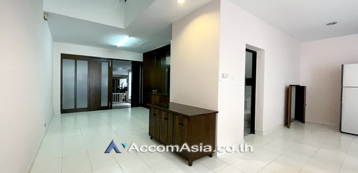 unit 3 Bedrooms  Townhouse For Rent & Sale in Sathorn, Bangkok  near BRT Nararam 3 (13000997)